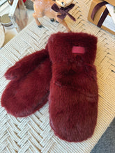 Load image into Gallery viewer, Faux Fur Mittens- Wine
