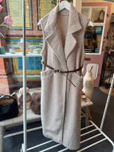 Load image into Gallery viewer, Sleeveless Long Overcoat
