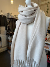 Load image into Gallery viewer, Cream Chunky Scarf
