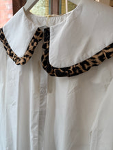 Load image into Gallery viewer, White / Leopard Collar Blouse
