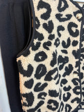 Load image into Gallery viewer, Teddy Leopard Gilet
