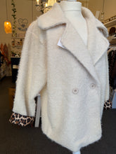 Load image into Gallery viewer, Cream / Leopard Blazer
