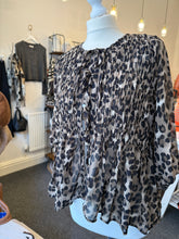 Load image into Gallery viewer, Leopard Print Top
