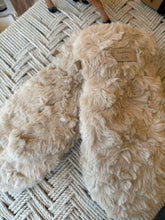 Load image into Gallery viewer, Faux Fur Mittens- Lamb
