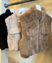 Load image into Gallery viewer, Faux Fur Gilet
