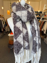 Load image into Gallery viewer, Argyle Chunky Scarf
