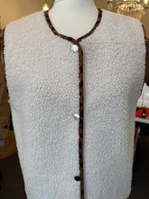 Load image into Gallery viewer, Teddy Leopard Bodywarmer

