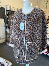 Load image into Gallery viewer, Leopard Print Jacket
