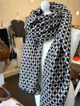 Load image into Gallery viewer, Black &amp; Cream Geo Scarf
