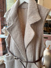 Load image into Gallery viewer, Sleeveless Long Overcoat
