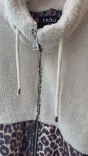 Load and play video in Gallery viewer, Leopard / Cream Fleece Jacket
